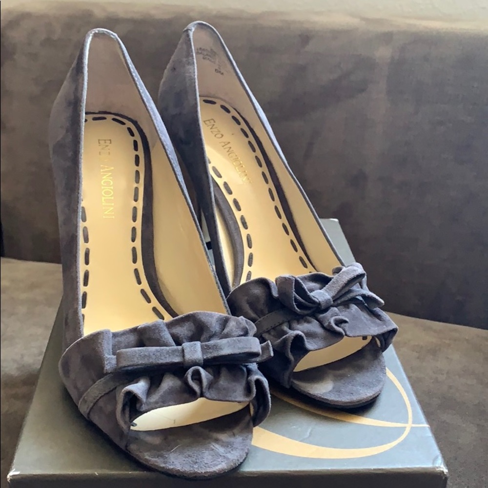 Enzo Angiolini Grey Suede pumps